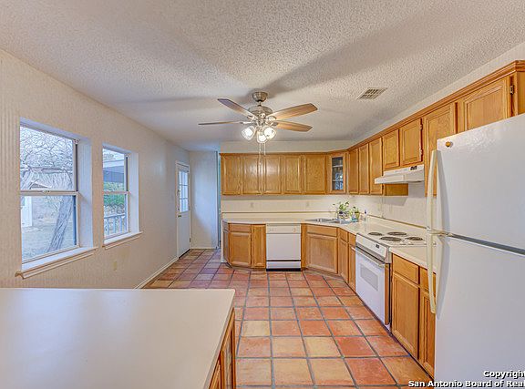 5th image of 2951 Rolling Oaks Dr
