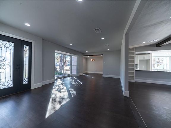 3rd image of 810 Clearwater Dr