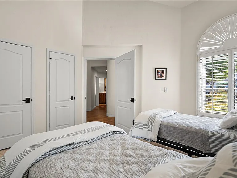 8292 E Cortez Dr — Photo 32