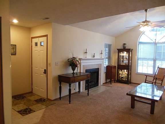 4th image of 42 Ashford Dr