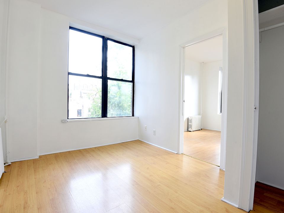 1st image of 156 Grand St APT 11