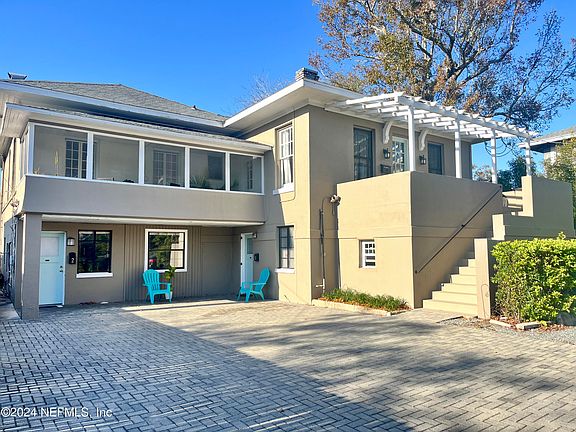 2nd image of 2727 OAK Street