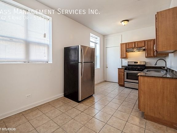 3rd image of 5162 S King Dr #3