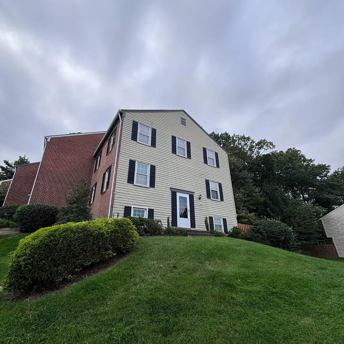 Newberry Condominiums — Photo 1