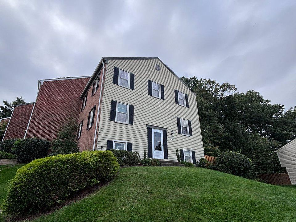 1st image of 961 Holborn Ct