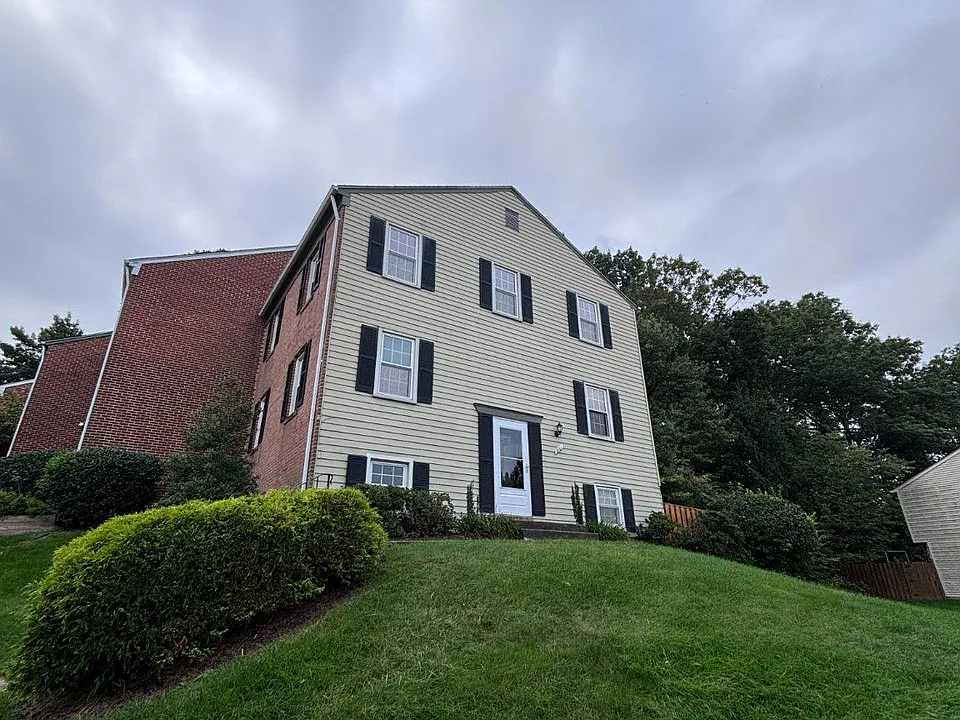 961 Holborn Ct