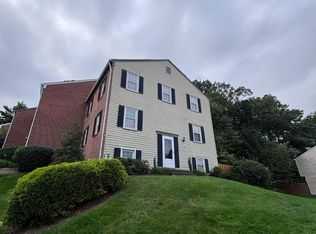 961 Holborn Ct, Sterling, VA 20164
