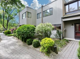 211 Pond Ter, Township Of Washington, NJ 07676
