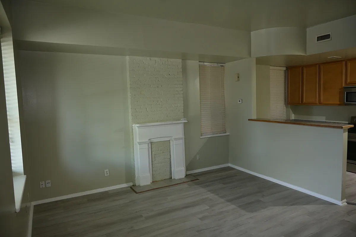 Building Photo - 805 Russell Blvd #1