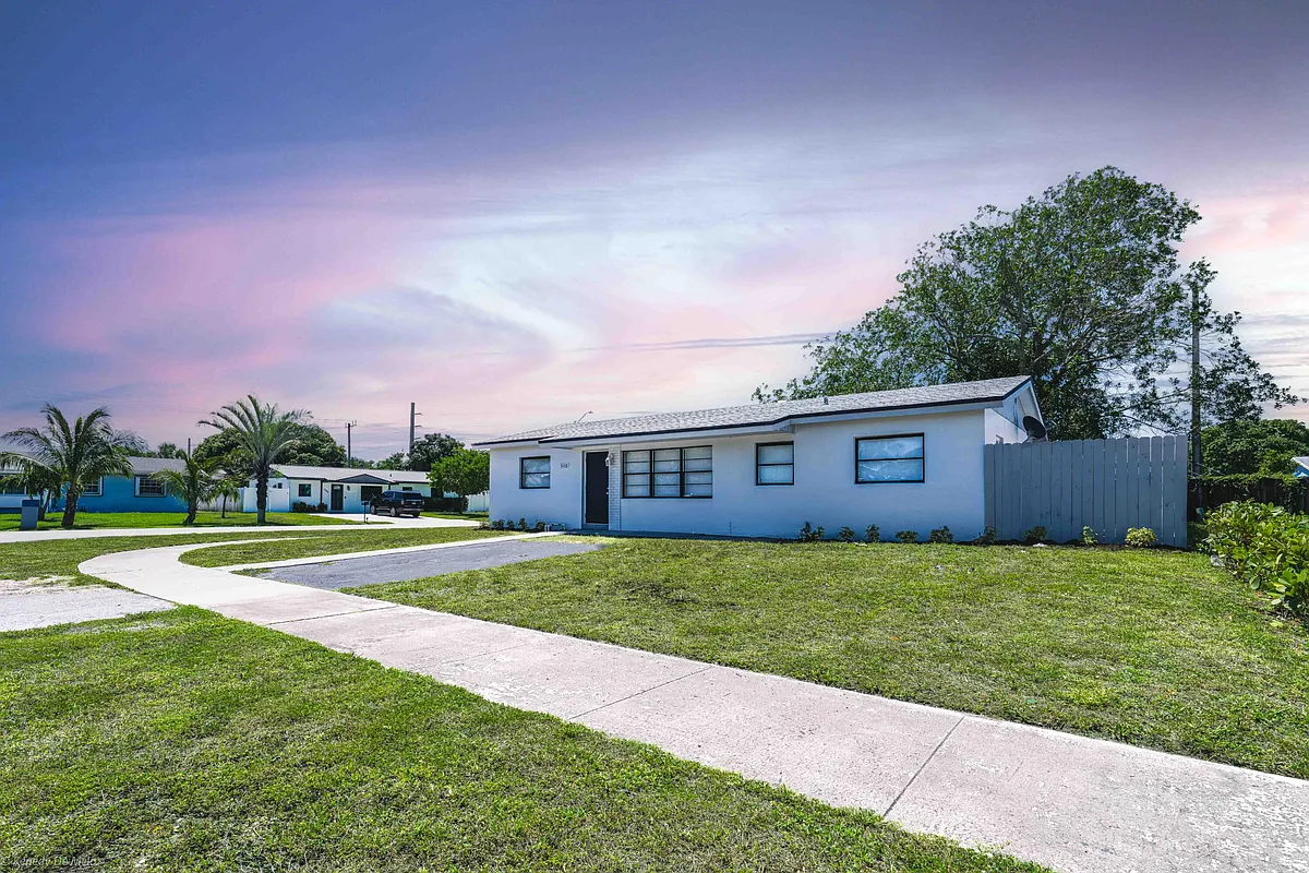 Building Photo - 510 SW 13th Pl