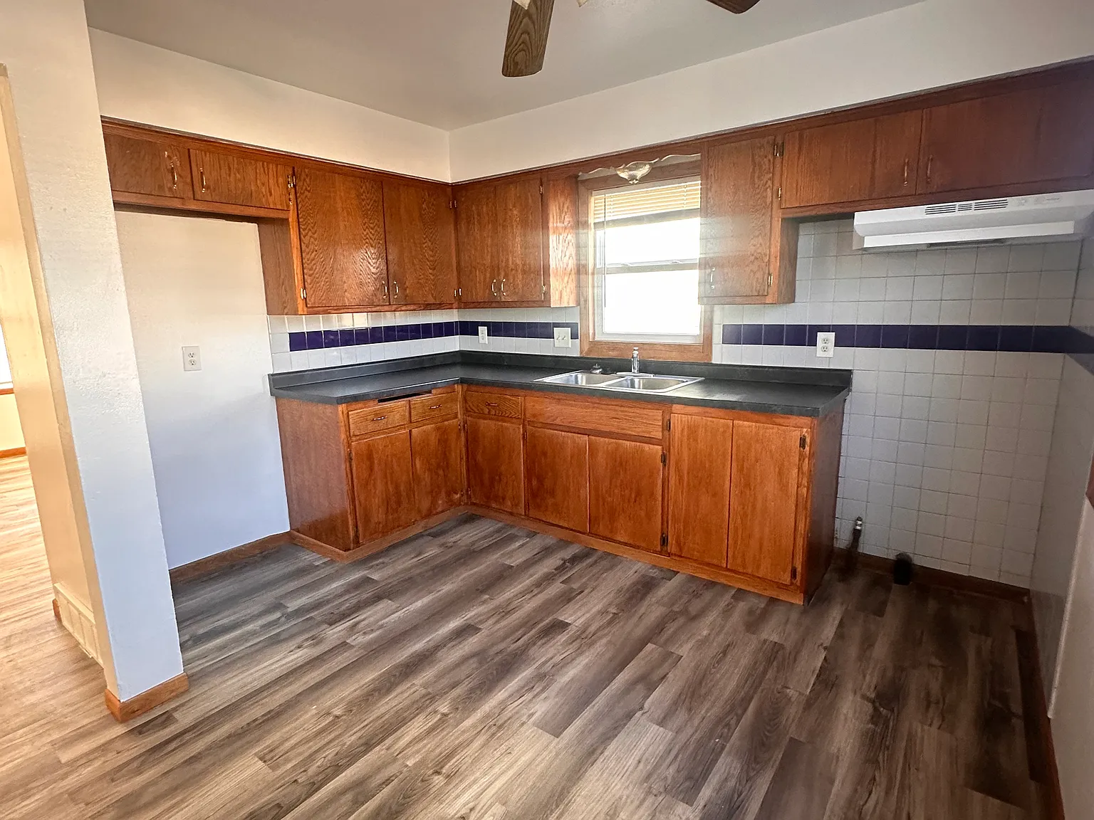 3 bed, 1.5 bath, 1200 sqft, $1,550 — Photo 3