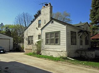 128 N Lincoln St, Westmont, IL 60559