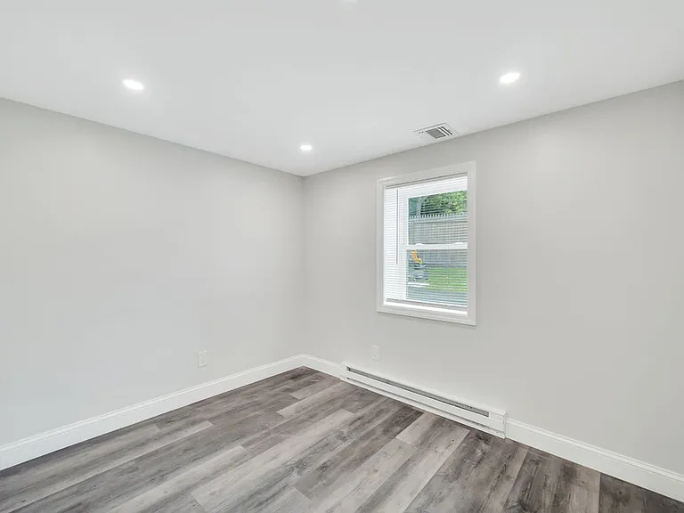 615 Macdonald Ave #B — Photo 9