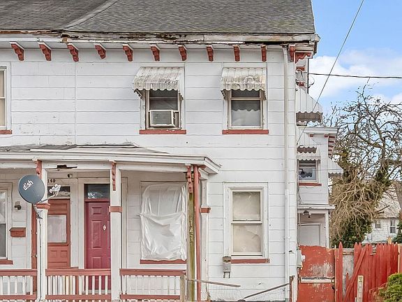 2nd image of 141 Bank St