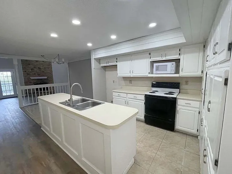 18 Jacqueline Ct — Photo 2