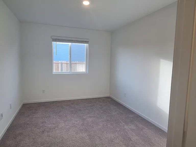 1349 NE Cobbleridge Loop — Photo 16