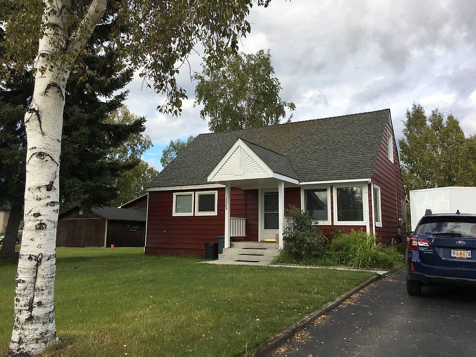 1st image of 1089 Park Dr
