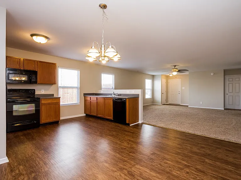 10714 Gathering Dr — Photo 5