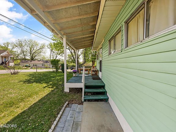 5th image of 614 W Outer Dr