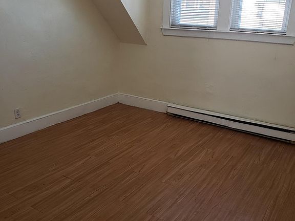 3rd image of 189 Essex St Floor 3