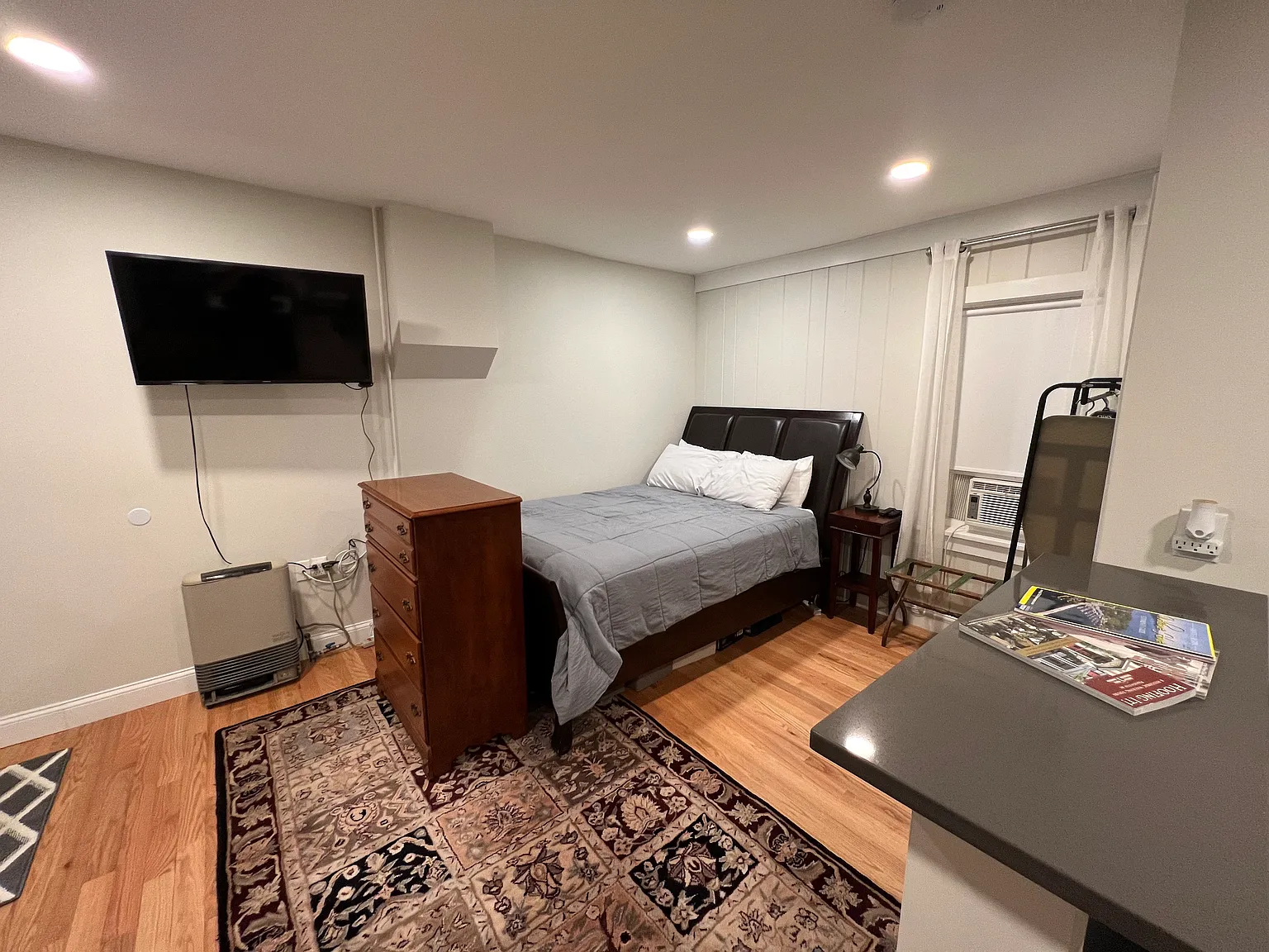 Studio, 300 sqft, $1,200 — Photo 2