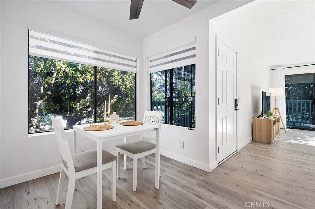 2 bed, 968 sqft, $3,100 — Photo 3