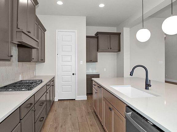 5th image of 4910 Sunrise Ave