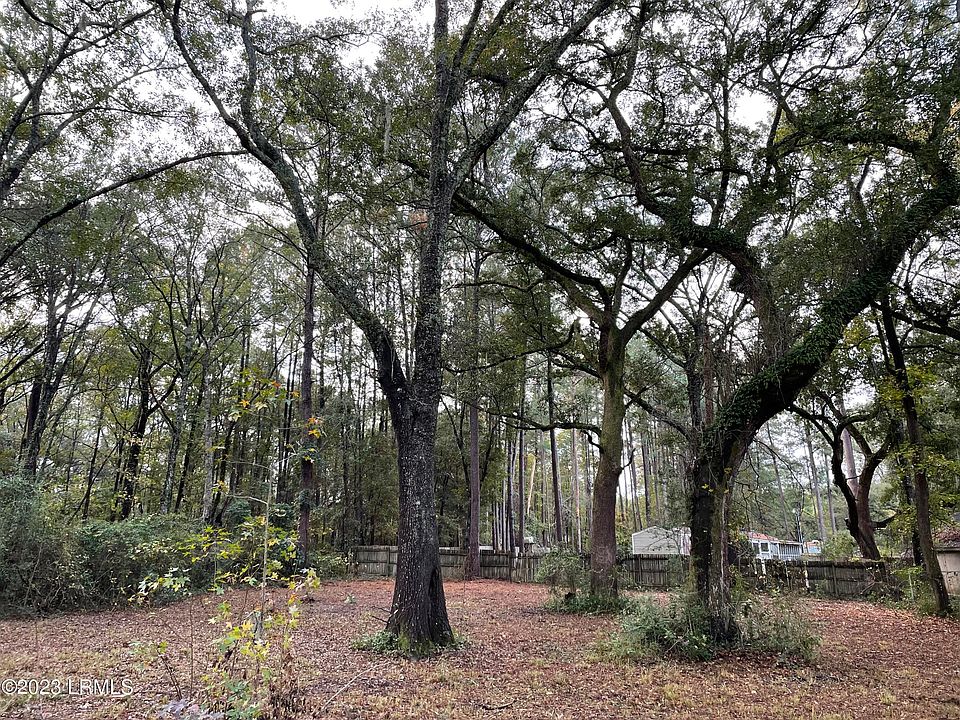 2nd image of 11 Seabrook Center Road