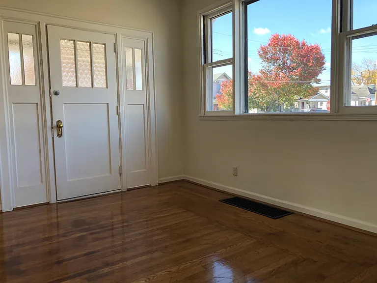 301 Ludford St — Photo 6