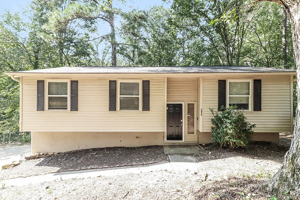 4 bed, 2.0 bath, 2264 sqft, $1,695 — Photo 1