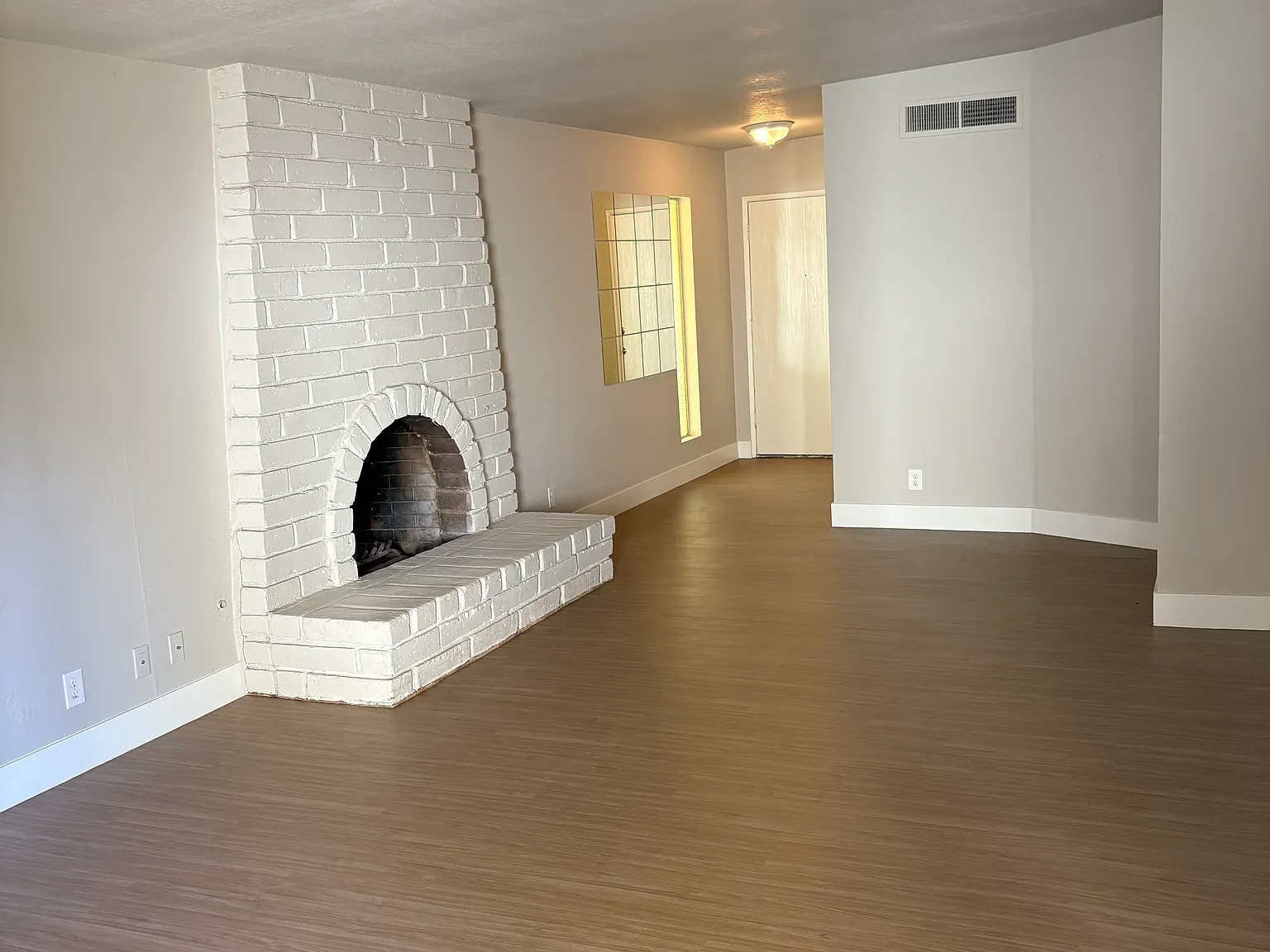 2 bed, 1100 sqft, $1,925 — Photo 2