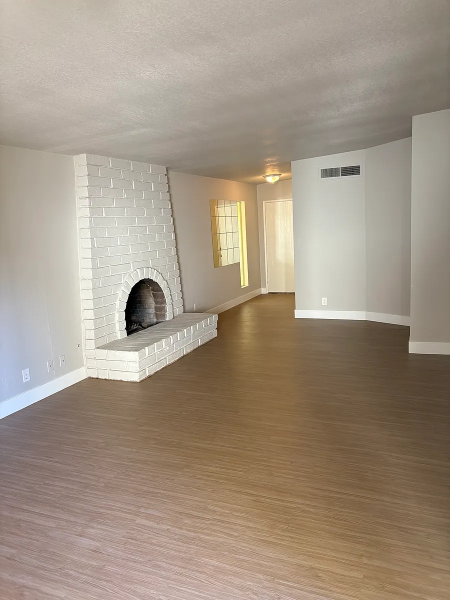Building Photo - 2243 Helm Ave #102