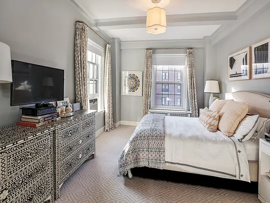 Sold by Sotheby's International Realty | media 19