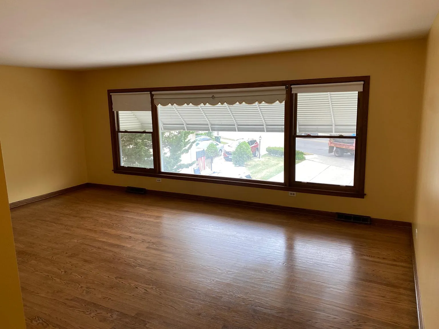 3 bed, 2200 sqft, $2,700 — Photo 2
