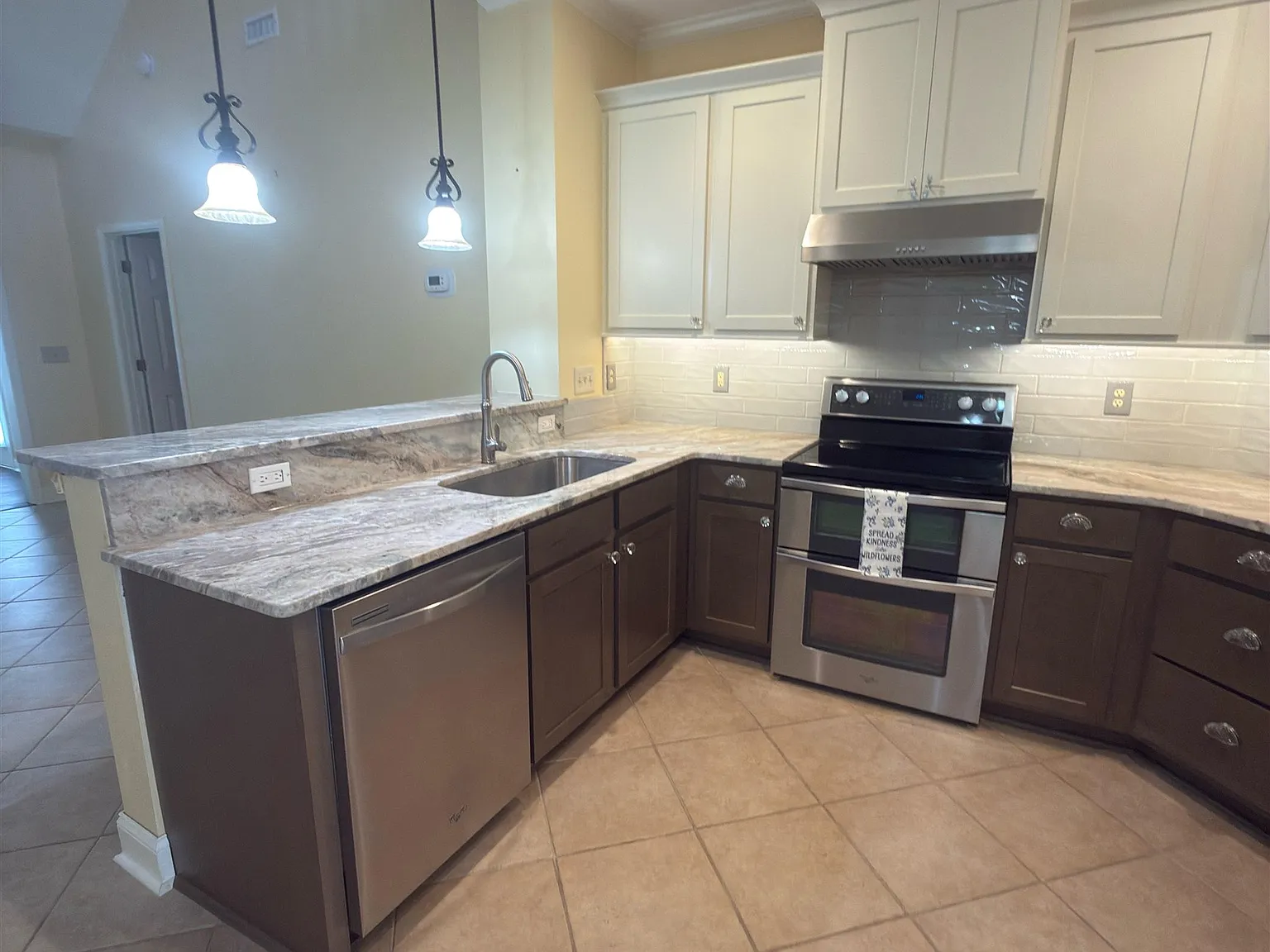 3 bed, 2.5 bath, 1780 sqft, $2,000 — Photo 1