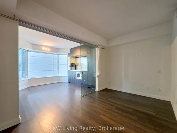 155 Yorkville Ave, Toronto, ON