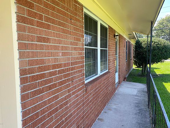 3rd image of 3817 Catalina St