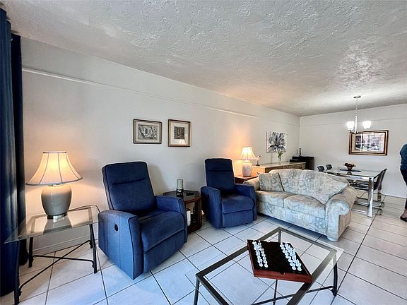 3rd image of 2811 Somerset Drive #102