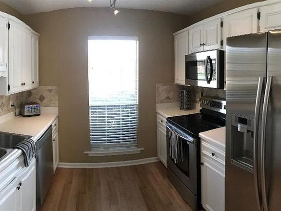 4th image of 413 Saddlewood Dr