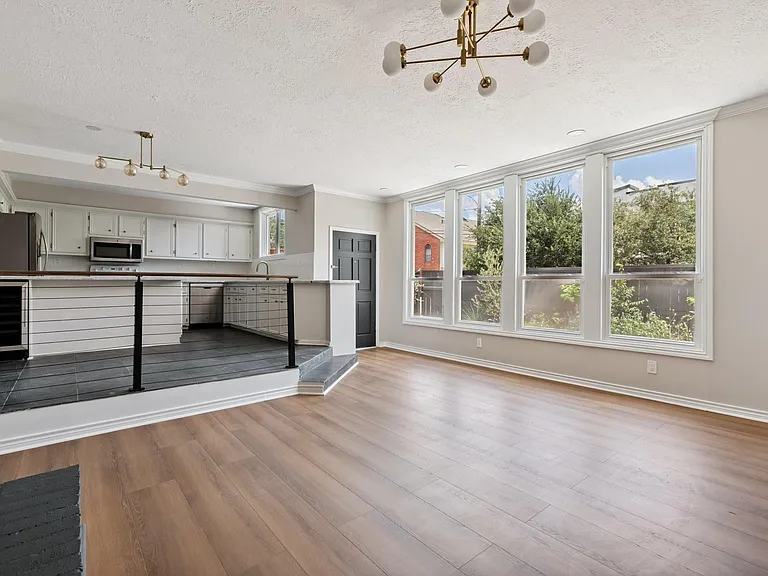 601 Sandman St — Photo 11