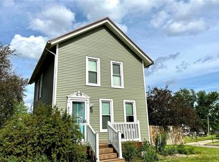 804 Summer St, Grinnell, IA 50112