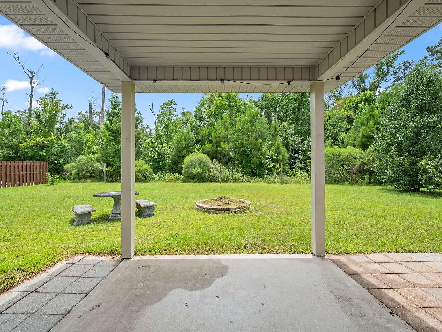 3 bed, 1637 sqft, $1,900 — Photo 2