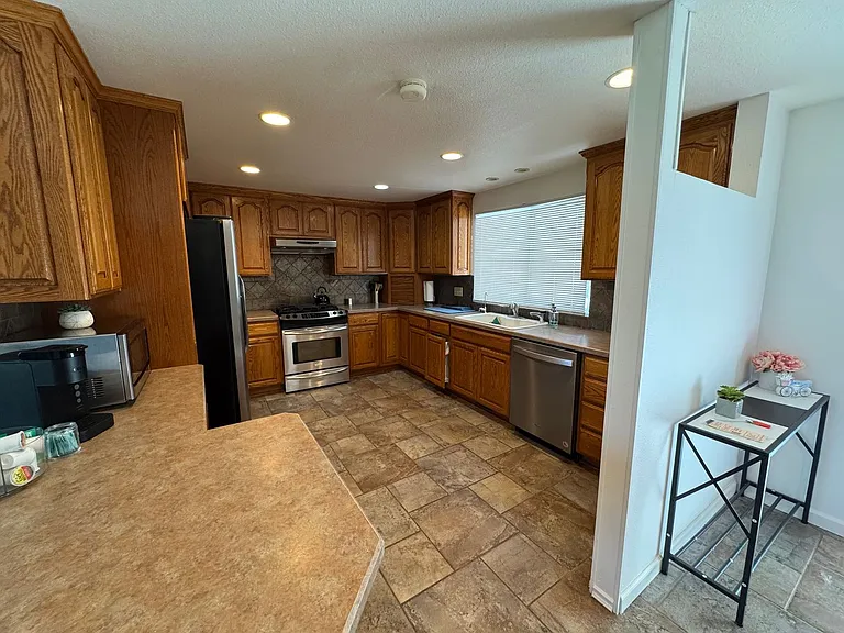 225 Kashmir Ct SE — Photo 4