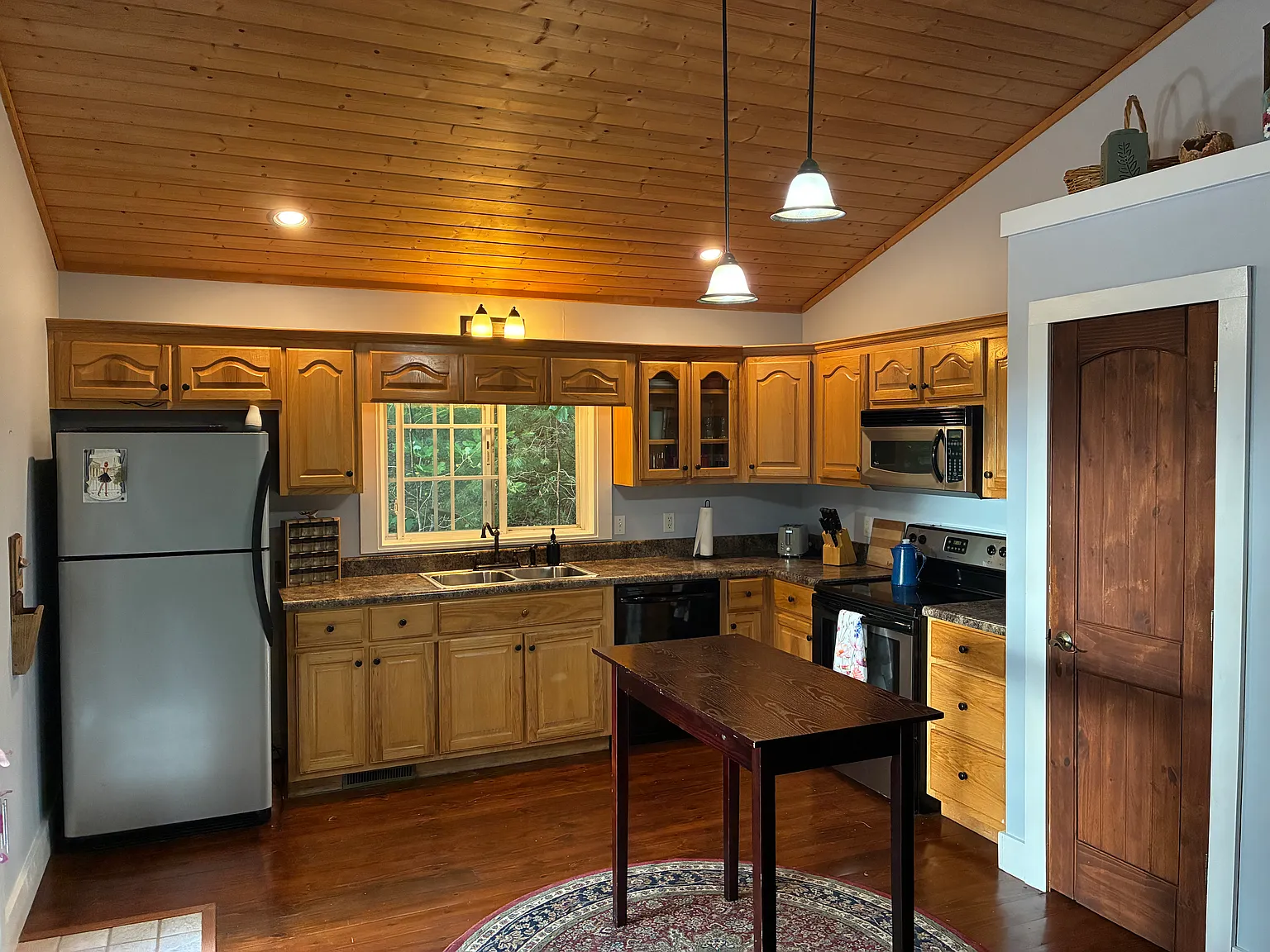 2 bed, 992 sqft, $2,000 — Photo 2