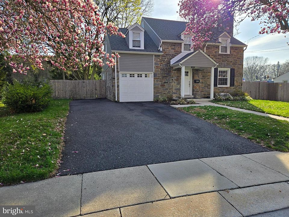 1st image of 208 Parham Rd