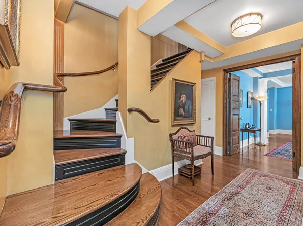 444 East 52nd Street image 16 of 24