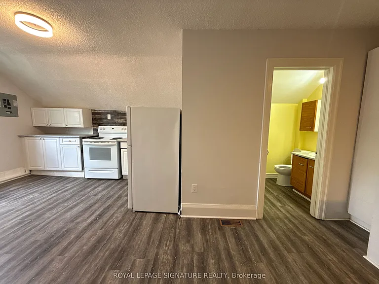 81 Coulter Ave — Photo 2