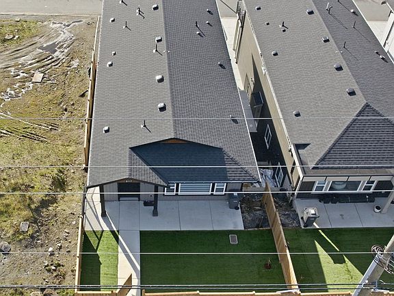 3rd image of 917 Old Victoria Rd