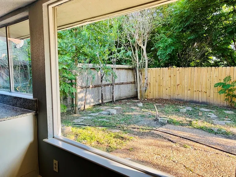 7627 Candlegreen Ln — Photo 21