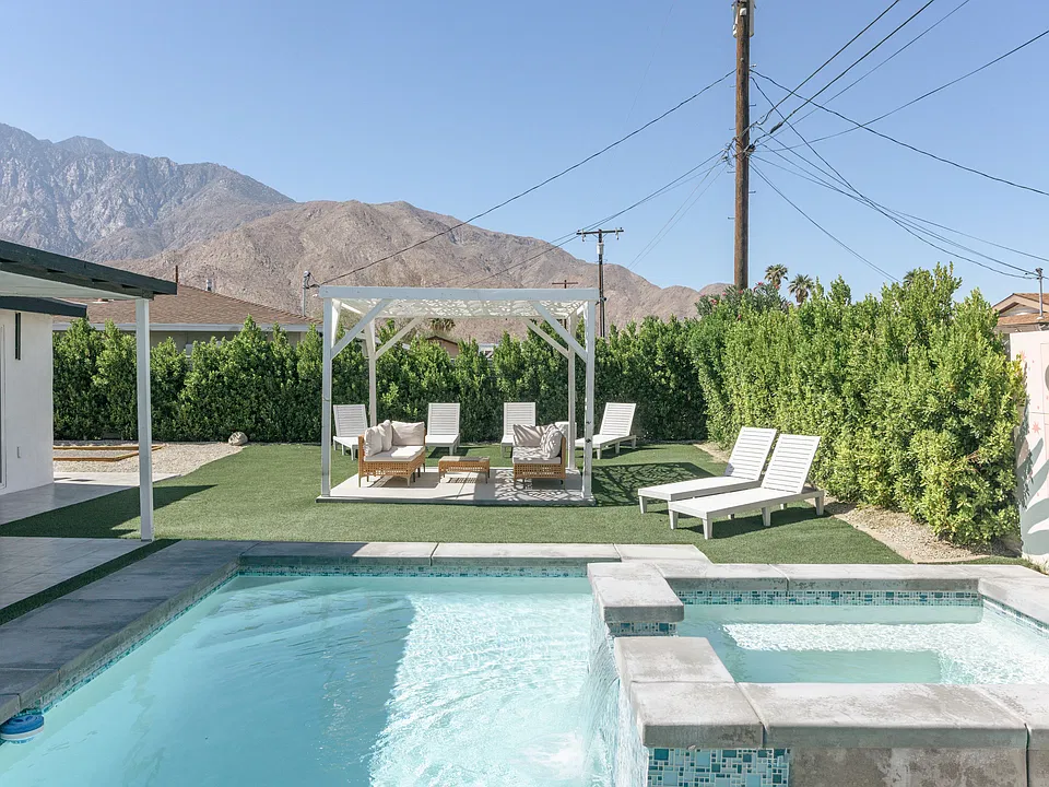 390 W Palm Vista Dr